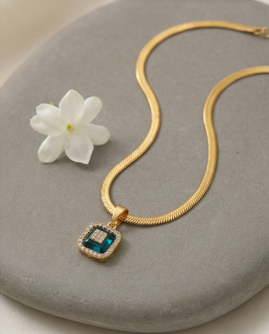 TURKUAZ KARE TAŞLI GOLD RENK KOLYE