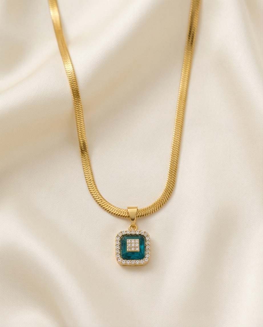 TURKUAZ KARE TAŞLI GOLD RENK KOLYE