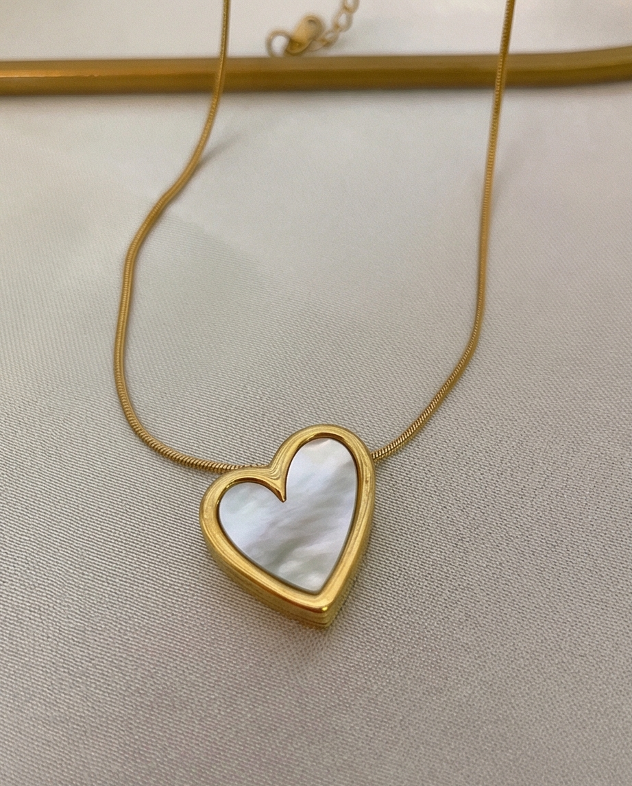 SEDEFLİ KALP KOLYE GOLD RENK KOLYE